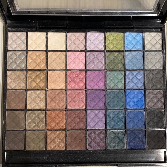 Beauty Brands eyeshadows & blushes - Picture 2 of 4